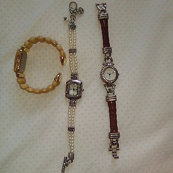 BUNDLE OF WATCHES